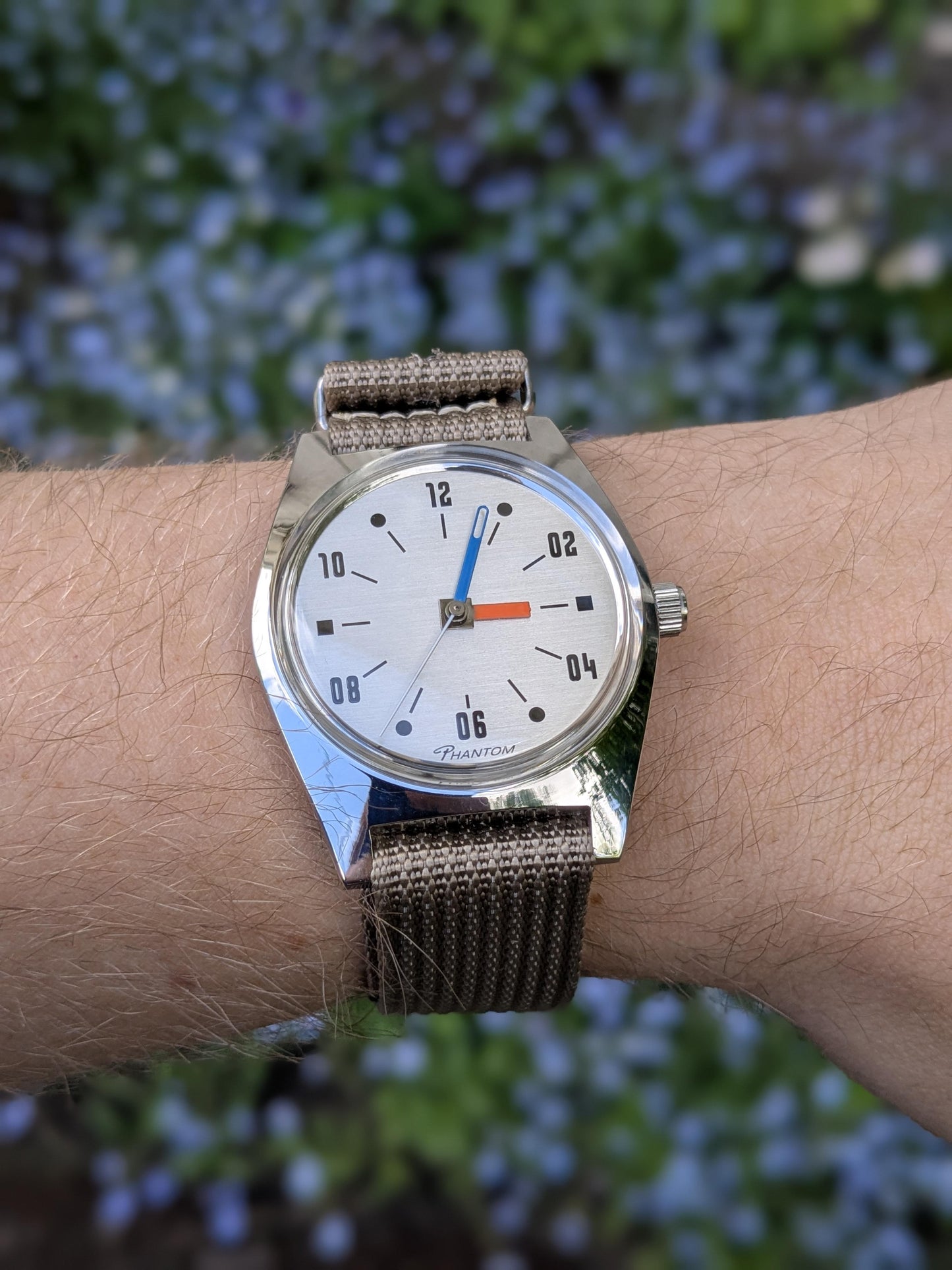 Phantom ∞ mekanisk retroklokke som utstråler stil
