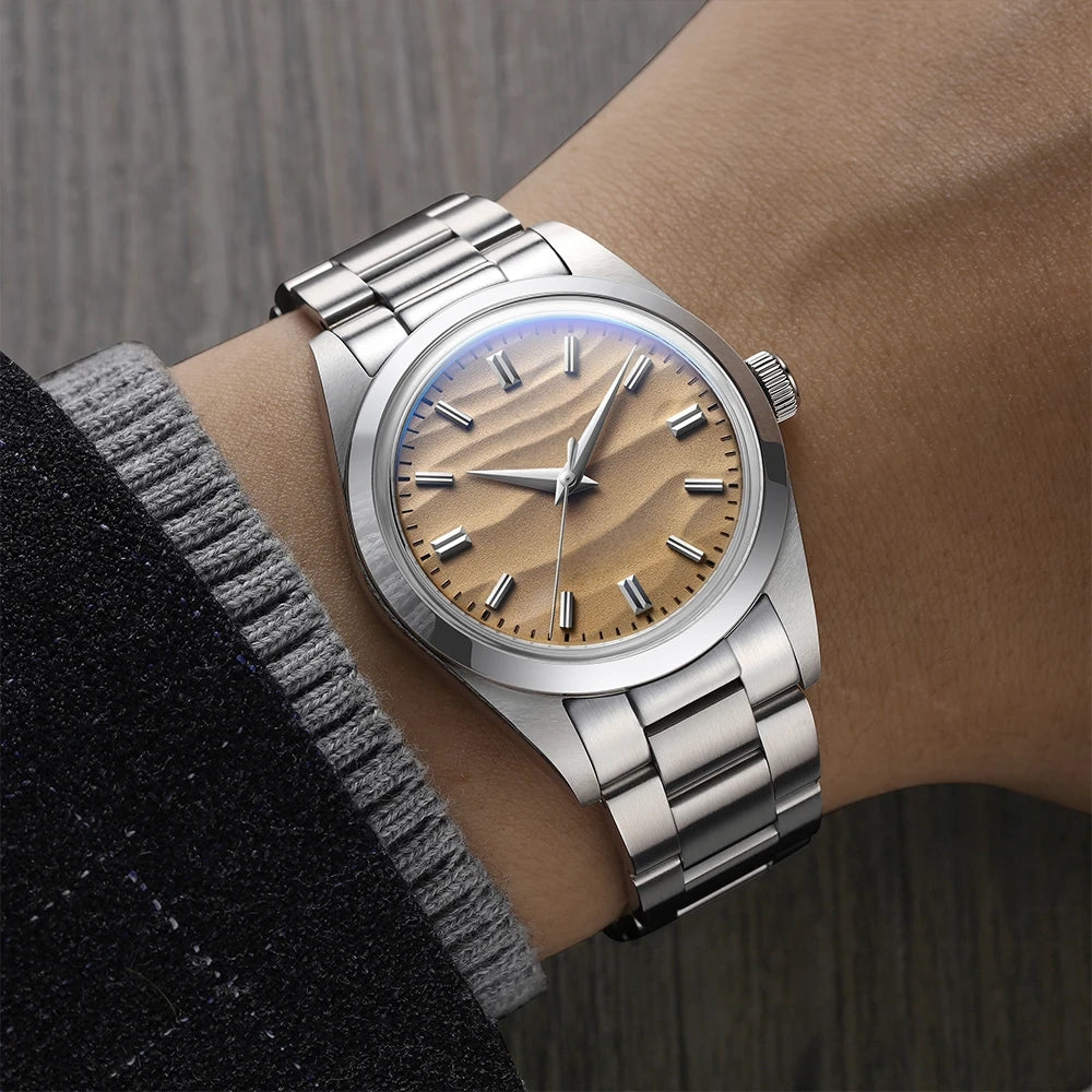 The Nomad ∞ Sandbørstet analog klokke med et japansk mekakvartshjerte