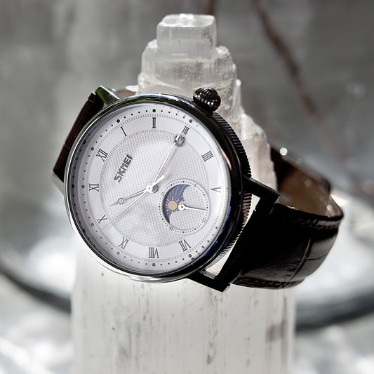 The Aviator ∞ Stilren pilotklokke med månekomplikasjon