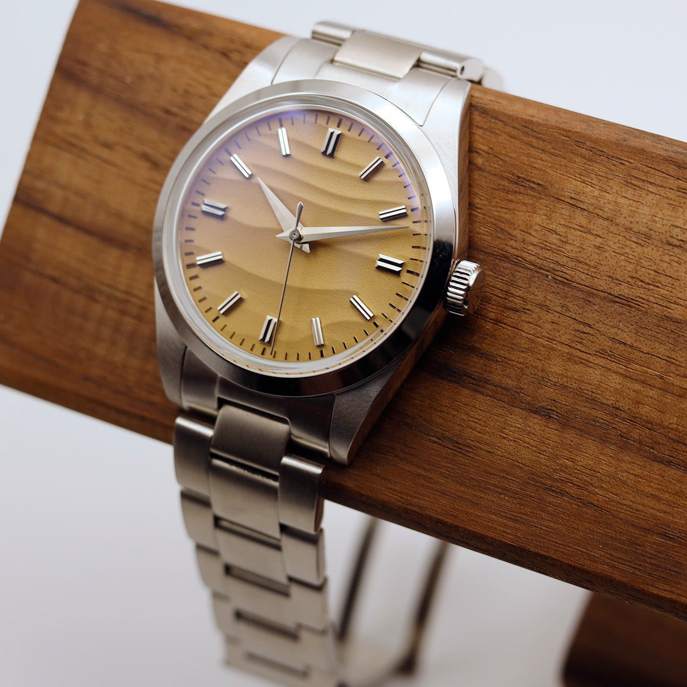 The Nomad ∞ Sandbørstet analog klokke med et japansk hjerte